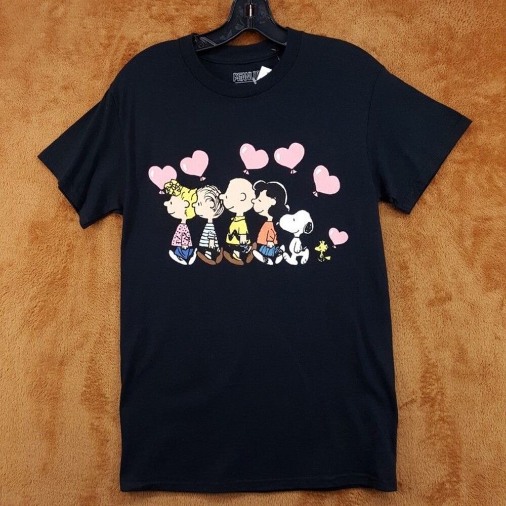 PEANUTS Shirt Mens Small Black Pullover Graphic T-Shirt Snoopy Peanuts Hearts
